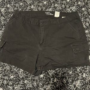 Time and Tru Black Cargo Shorts Relaxed Fit